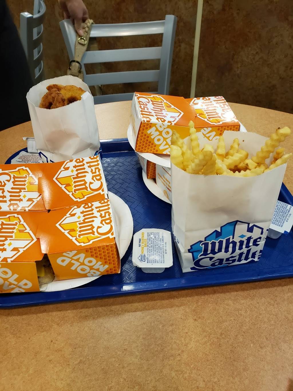 White Castle | restaurant | 3832 E Grand River Ave, Howell, MI 48843, USA | 5175525284 OR +1 517-552-5284