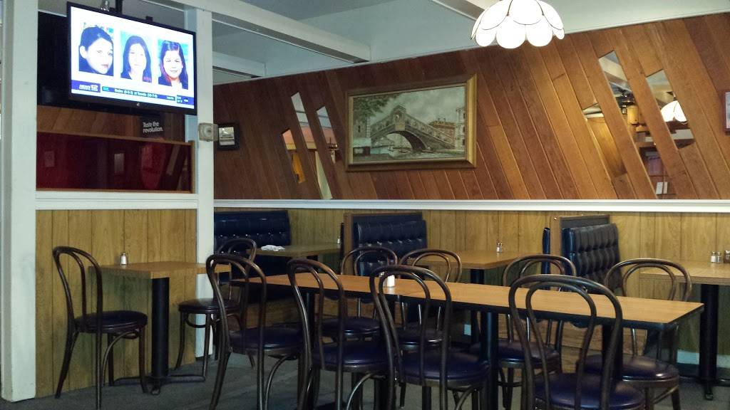 Vinnys Pizza Family Restaurant | restaurant | 30 Huntington Turnpike, Bridgeport, CT 06610, USA | 2033666616 OR +1 203-366-6616