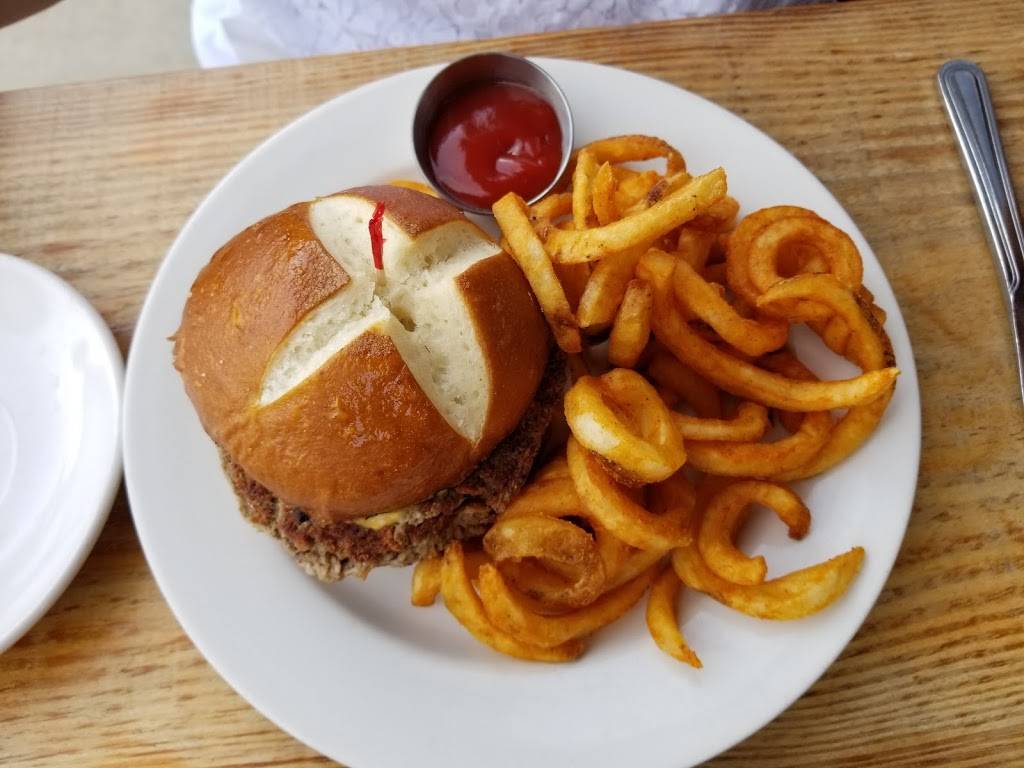 Wrightsville Beach Brewery | restaurant | 6201 Oleander Dr, Wilmington, NC 28403, USA | 9102564938 OR +1 910-256-4938