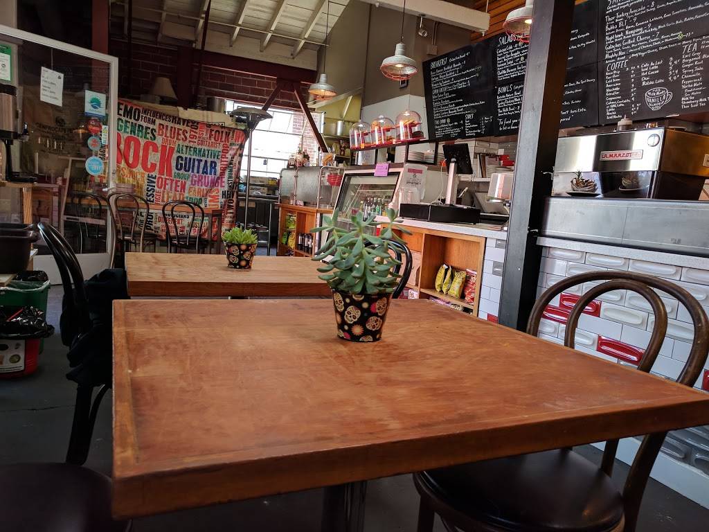 Dee Spot | cafe | 1108, 1195 65th St, Emeryville, CA 94608, USA | 5108797026 OR +1 510-879-7026