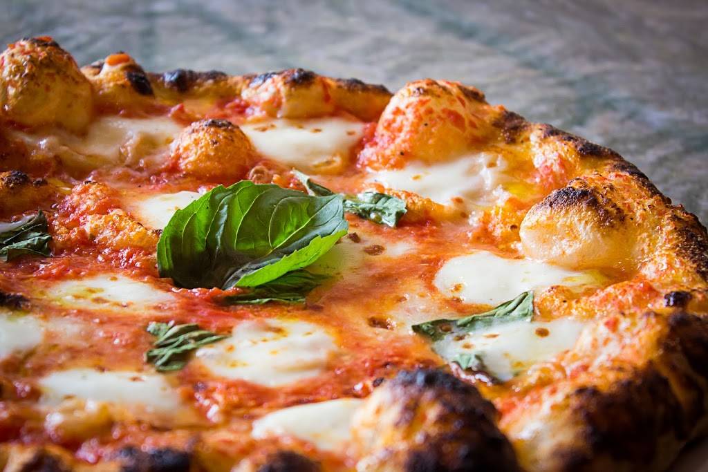 Pizzaiolo by Paninos | restaurant | 3704 N Broadway, Chicago, IL 60613, USA | 7734725004 OR +1 773-472-5004