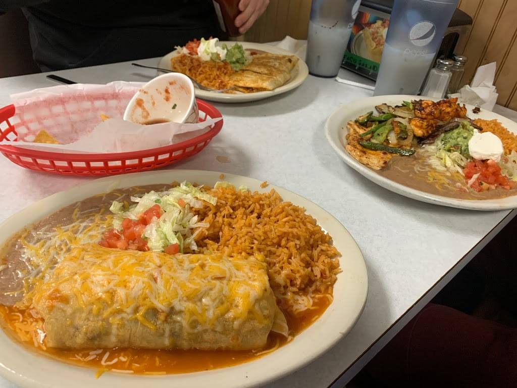 El Chaparro | restaurant | 900 S 13th St, Lincoln, NE 68508, USA | 4024357112 OR +1 402-435-7112