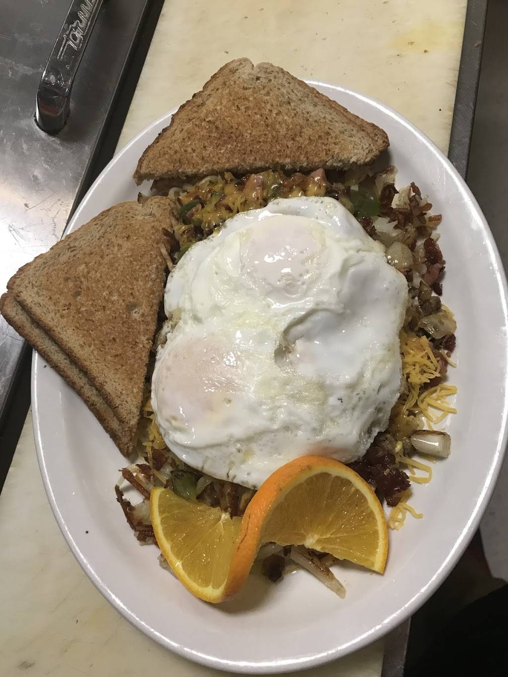 The Corner Cafe | restaurant | 100 S 6th St, Petersburg, IL 62675, USA | 2176326040 OR +1 217-632-6040