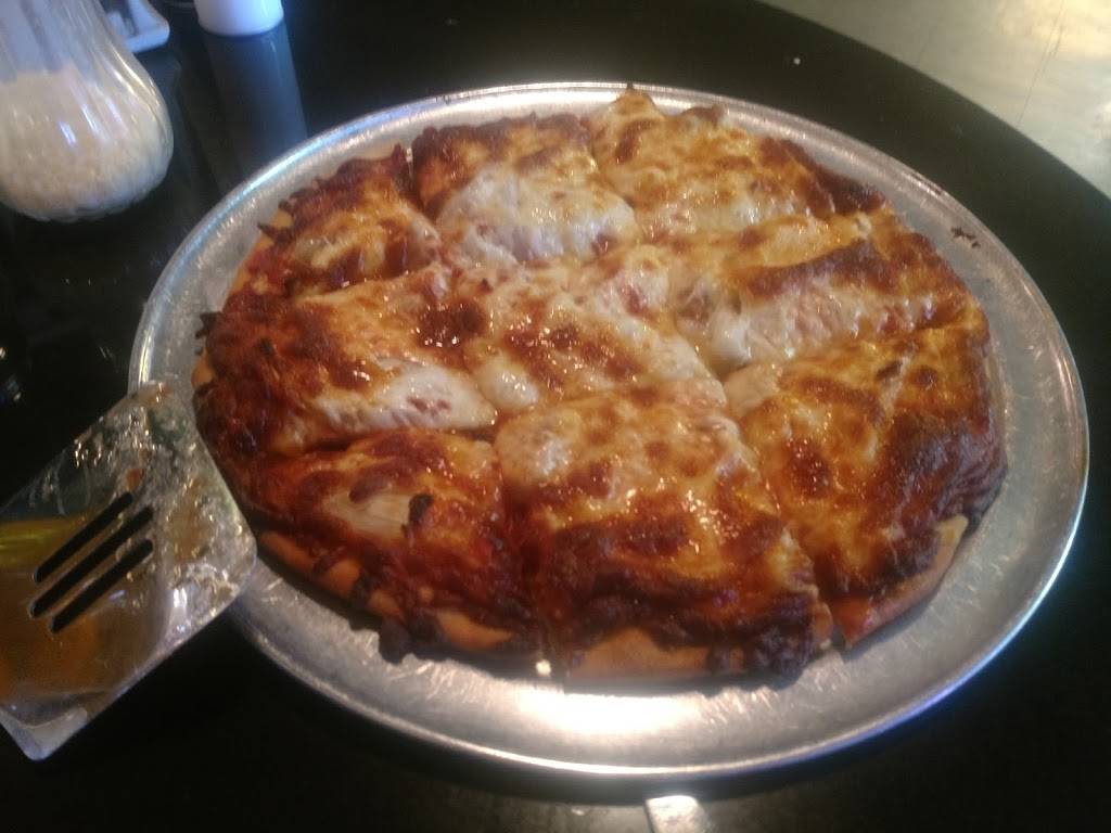 Buddes Pizza & Spirits | restaurant | 425 E Main St, Galesburg, IL 61401, USA | 3093433502 OR +1 309-343-3502