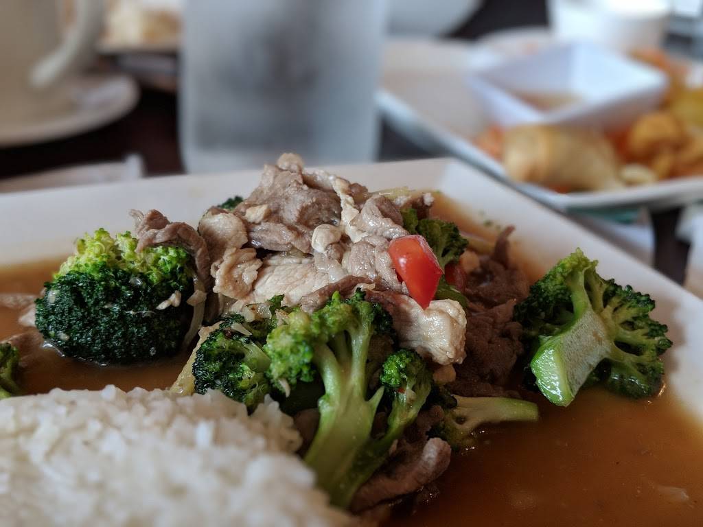 Lucky Thai Restaurant | restaurant | 240 W Broad St, Falls Church, VA 22046, USA | 5714056672 OR +1 571-405-6672