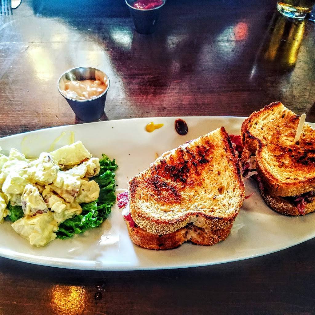 OMalleys On Main | restaurant | 140 Main St, Seal Beach, CA 90740, USA | 5624300631 OR +1 562-430-0631