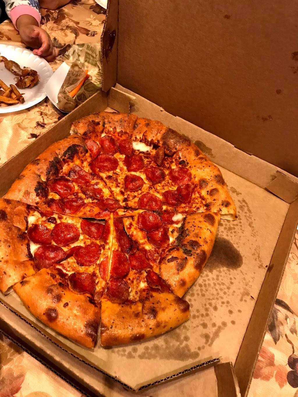 Pizza Hut | meal takeaway | 603 S Tyler St Suite 100, Dallas, TX 75208, USA | 2149482001 OR +1 214-948-2001