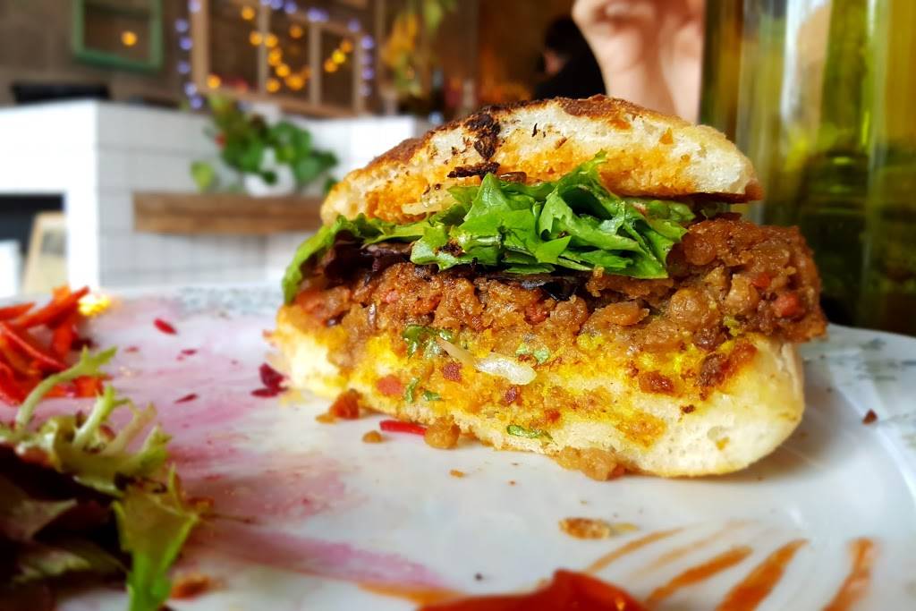 Antidote Bouffe Végane | restaurant | 3459 Rue Ontario E, Montréal, QC H1W 1R4, Canada | 5143036300 OR +1 514-303-6300