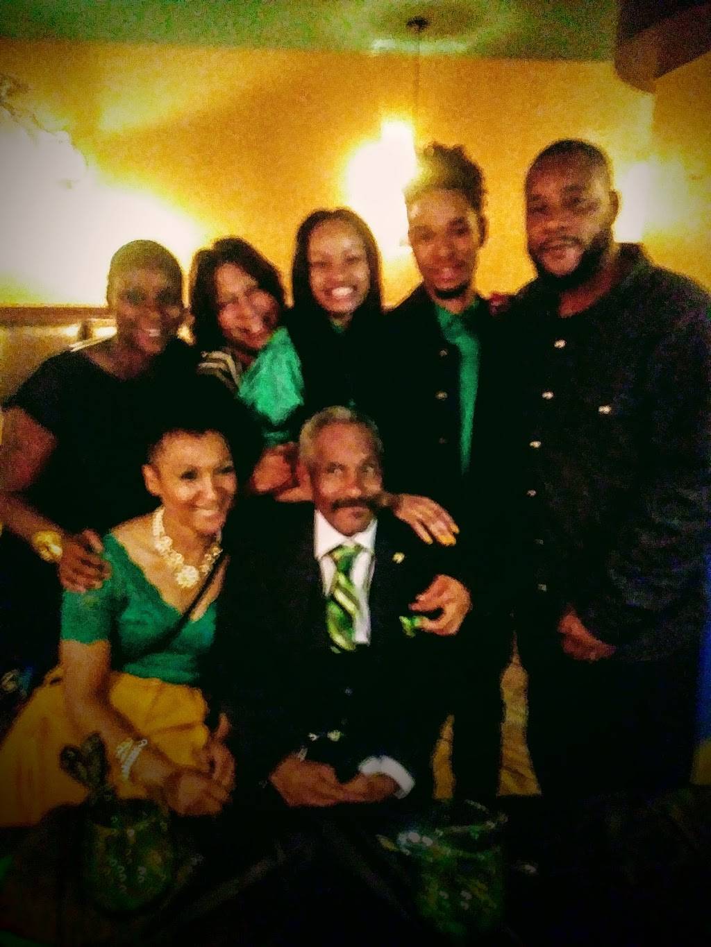 The Cornerstone Bistro | restaurant | 13130 Winona St, Highland Park, MI 48203, USA | 3139934700 OR +1 313-993-4700