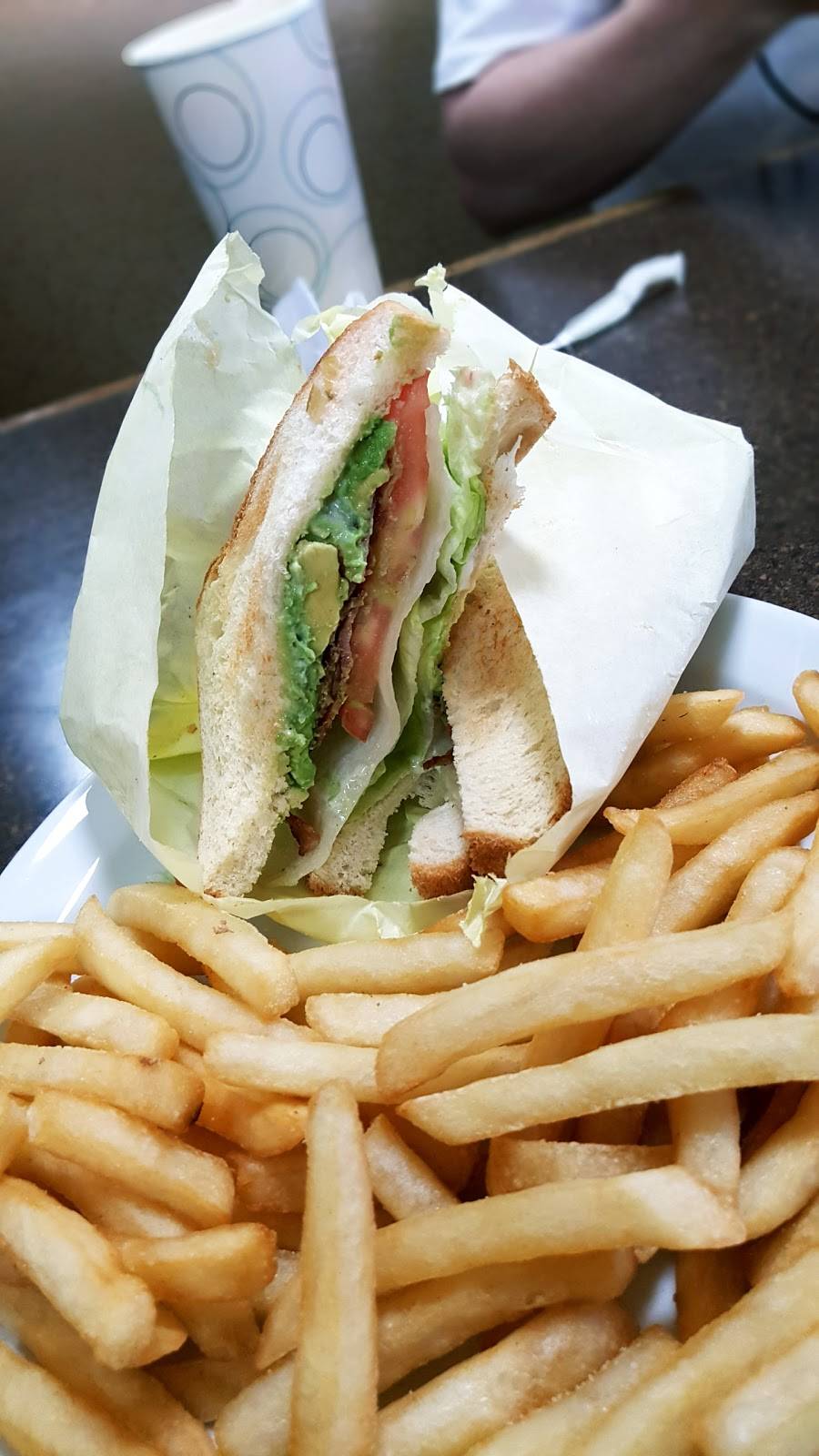 Harrys Cafe | restaurant | 748 Ramona Expy, Perris, CA 92571, USA | 9519437200 OR +1 951-943-7200