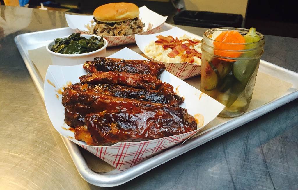 Mosleys Barbecue and Provisions | restaurant | 525 S Gilbert St, Iowa City, IA 52240, USA | 3193381419 OR +1 319-338-1419