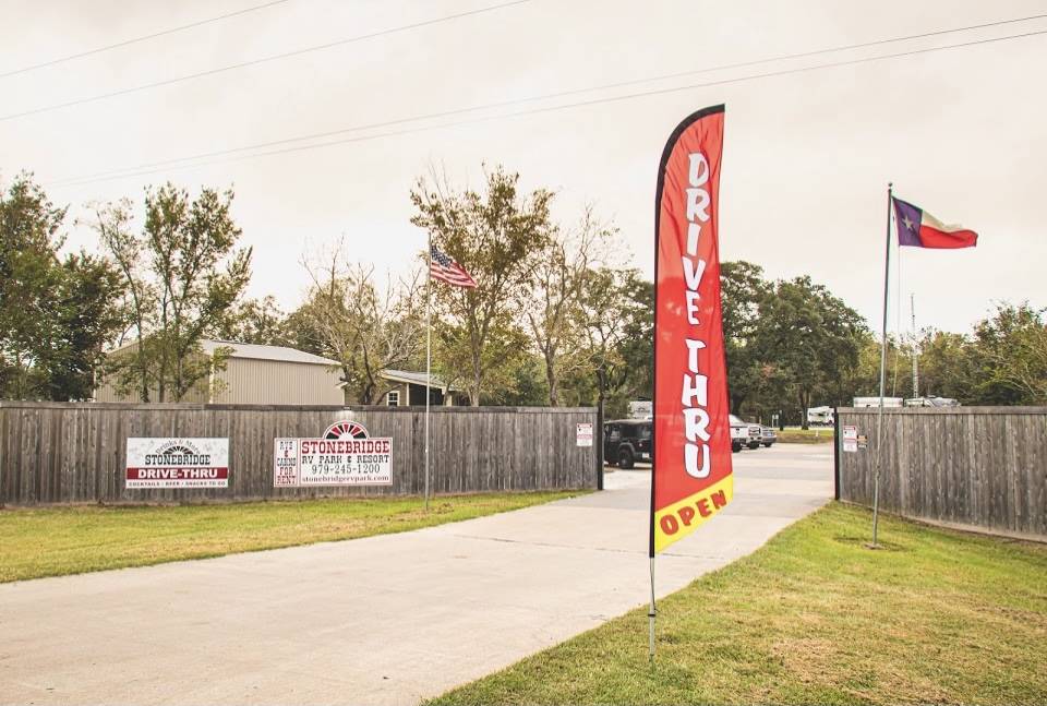 Stonebridge ToGo | restaurant | 15804 TX-35, Sweeny, TX 77480, USA | 9792481305 OR +1 979-248-1305