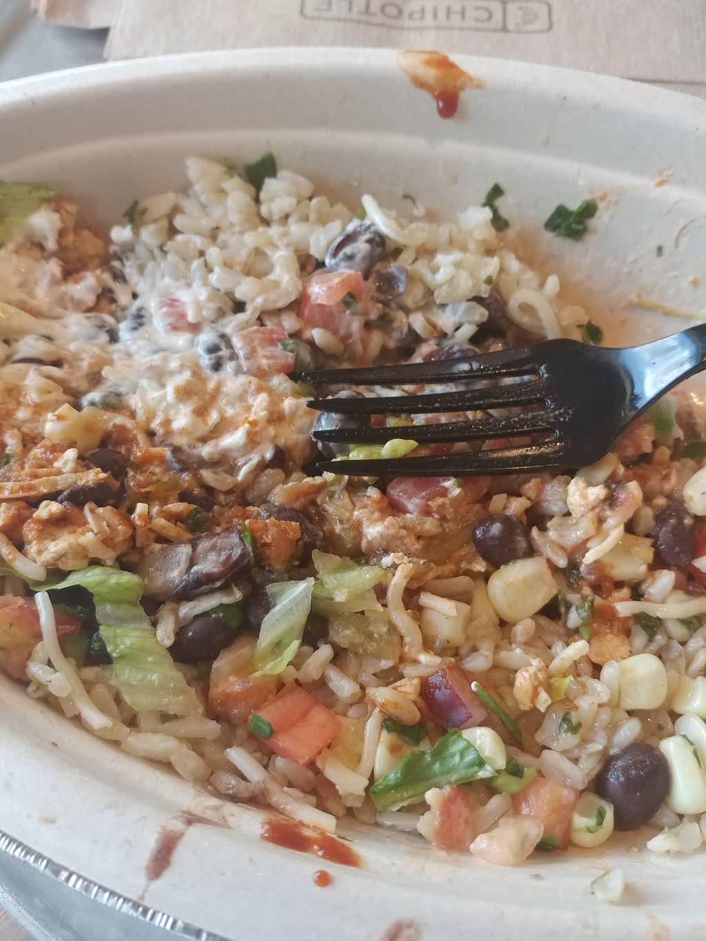 Chipotle Mexican Grill | restaurant | 400 S State Rd, Springfield, PA 19064, USA | 4844728533 OR +1 484-472-8533