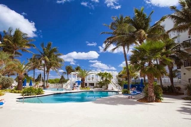 The Savoy Hotel & Beach Club ~ Miami Beach | restaurant | 425 Ocean Dr, Miami Beach, FL 33139, USA | 3055320200 OR +1 305-532-0200