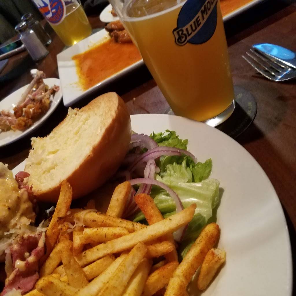 JCs Restaurant at Mikes Place Too | restaurant | 1086 Mastic Rd, Mastic, NY 11950, USA | 6317724680 OR +1 631-772-4680