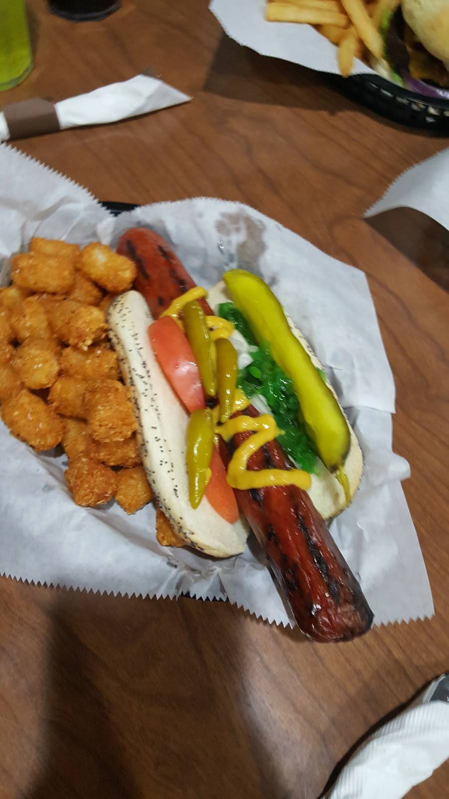 Maple Street Grille | restaurant | 303 10th Ave, PO Box 44, Orion, IL 61273, USA | 3096262087 OR +1 309-626-2087