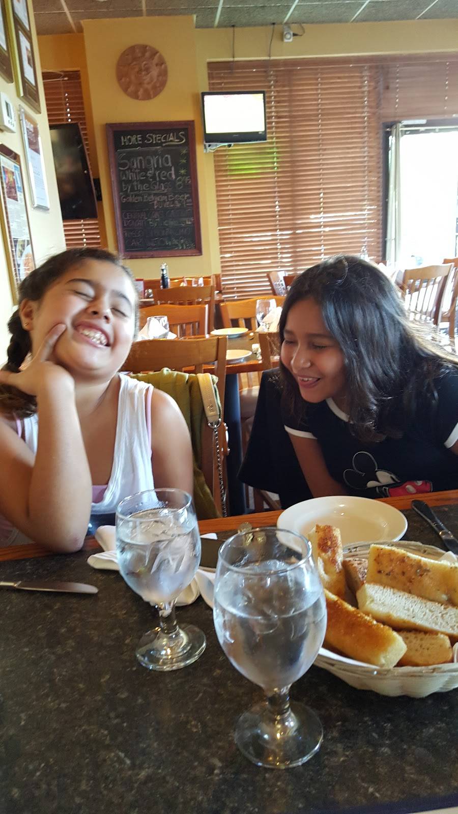 Pepe Rosso 24 | restaurant | 24 Manorhaven Blvd, Port Washington, NY 11050, USA | 5169449477 OR +1 516-944-9477