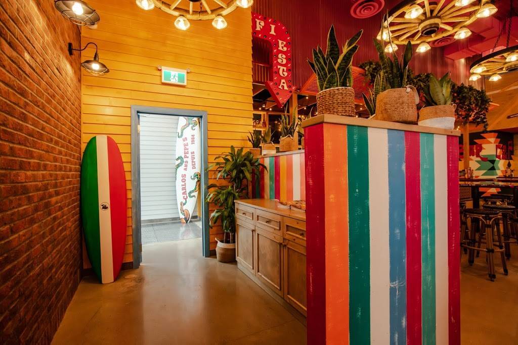 Carlos & Pepes | restaurant | 1405 Boulevard Michèle-Bohec #102, Blainville, QC J7C 5L4, Canada | 4504334141 OR +1 450-433-4141