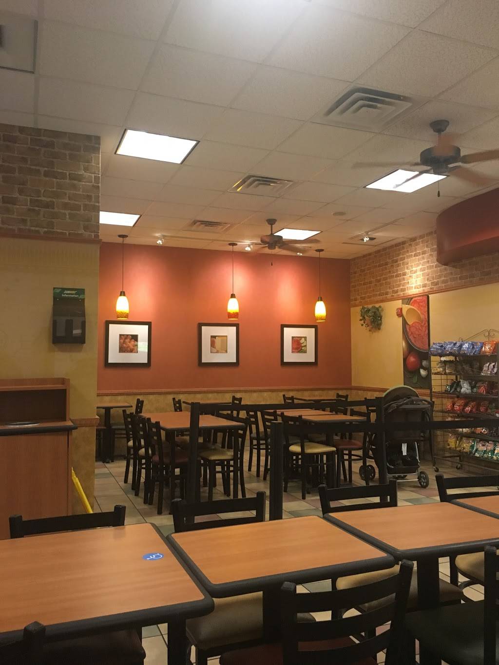 Subway Restaurant | restaurant | 1222 Commerce St suite 150 manor house, Dallas, TX 75202, USA | 2147413229 OR +1 214-741-3229
