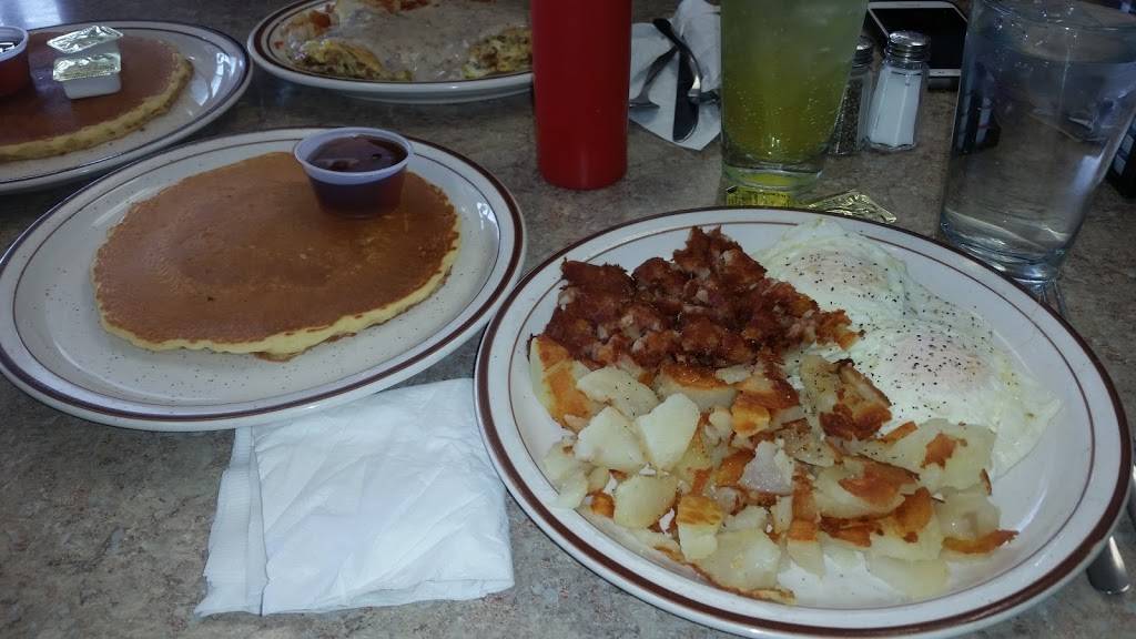 Red Apple Cafe | restaurant | 605 E Glenbrook Dr, Pulaski, WI 54162, USA | 9208224600 OR +1 920-822-4600