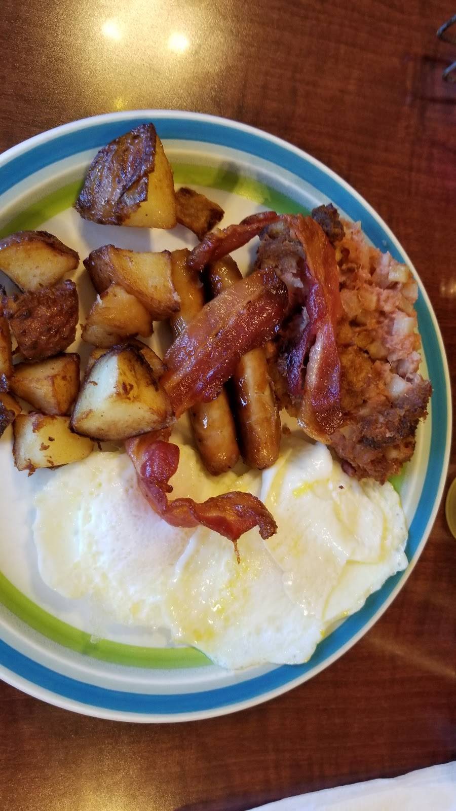 Bs Family Restaurant | restaurant | 111 E Huron Rd, Au Gres, MI 48703, USA | 9898768311 OR +1 989-876-8311