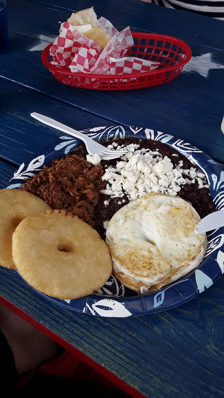 Antojitos La Venezolana | restaurant | 1451 Donelson Pike, Nashville, TN 37217, USA | 6159464501 OR +1 615-946-4501