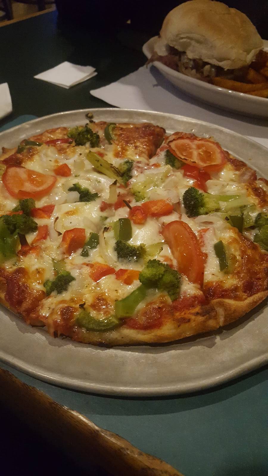 Oak Lounge | restaurant | 810 N Montello St, Brockton, MA 02301, USA | 5085808880 OR +1 508-580-8880