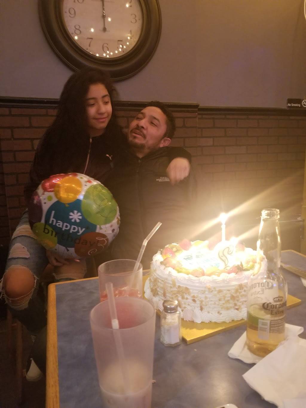 Lilians Restaurant | restaurant | 3901 Mt Vernon Ave, Alexandria, VA 22305, USA | 7038378494 OR +1 703-837-8494