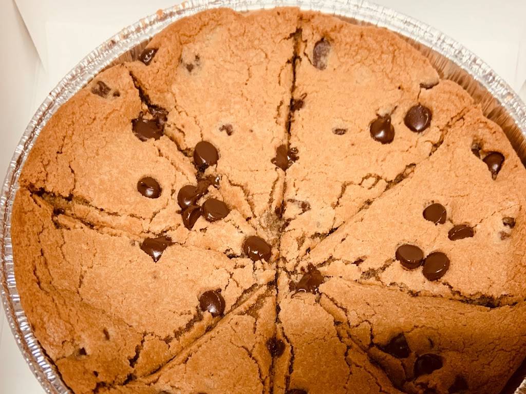 Pizza Hut | meal delivery | 2639 E Broadway Rd Ste 104, Mesa, AZ 85204, USA | 4804613700 OR +1 480-461-3700