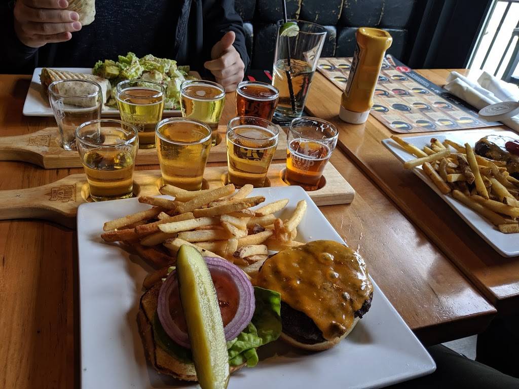 Pump House Grille Co | restaurant | 40 Lakeshore Rd E, Mississauga, ON L5G 1C8, Canada | 9058917867 OR +1 905-891-7867