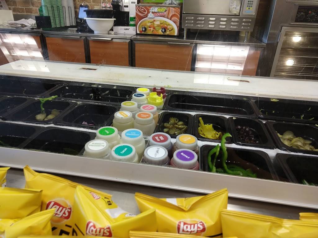 Subway Restaurants | restaurant | 9450 S Northshore Dr, Village Shop Ctr, Cross Creek Rd Suite 107, Knoxville, TN 37922, USA | 8655313010 OR +1 865-531-3010