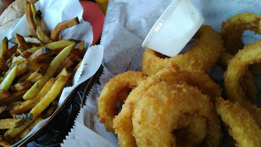 Illinois Bar & Grill | restaurant | 1131 State St, Lemont, IL 60439, USA | 6302570666 OR +1 630-257-0666