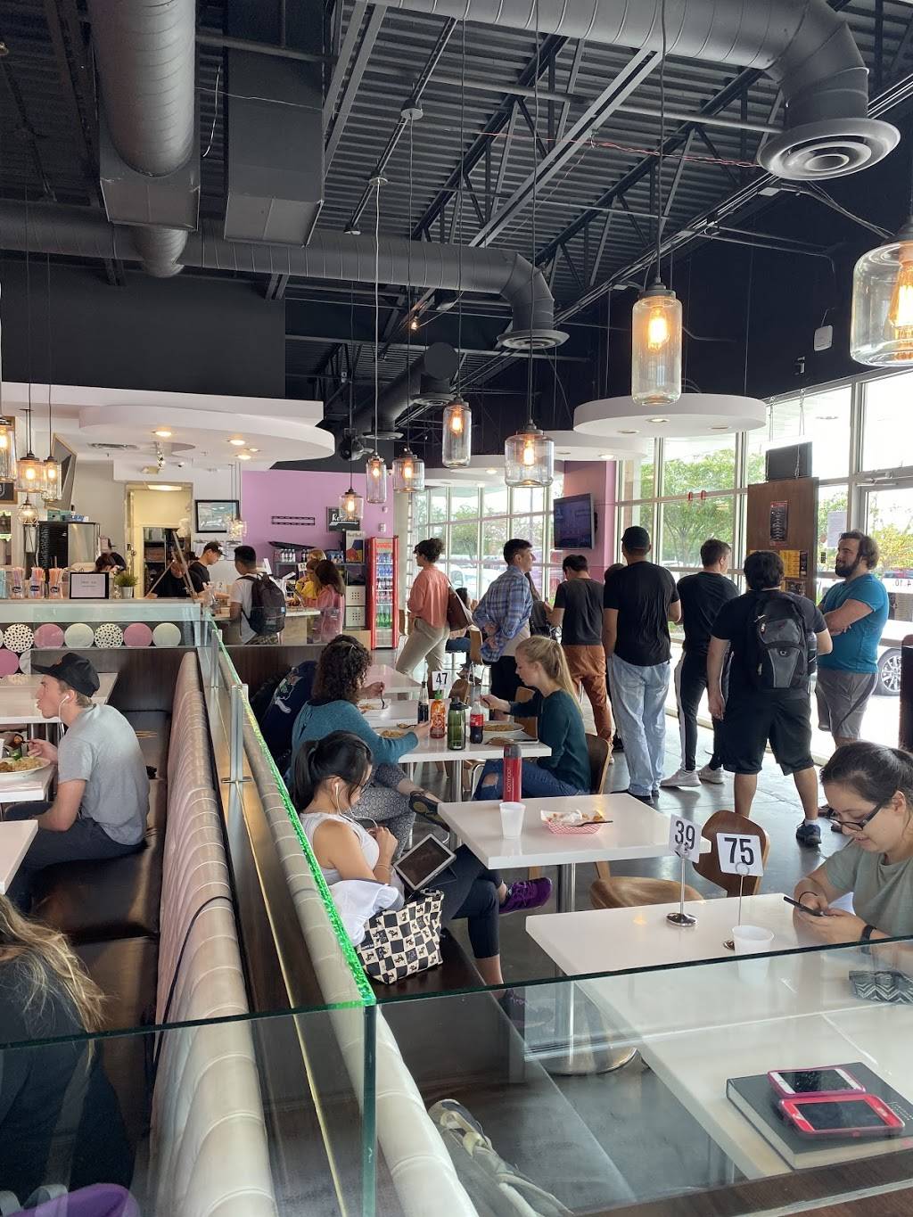 AzzA Cafe | restaurant | 4701 Calhoun Rd #100, Houston, TX 77004, USA | 3462565555 OR +1 346-256-5555