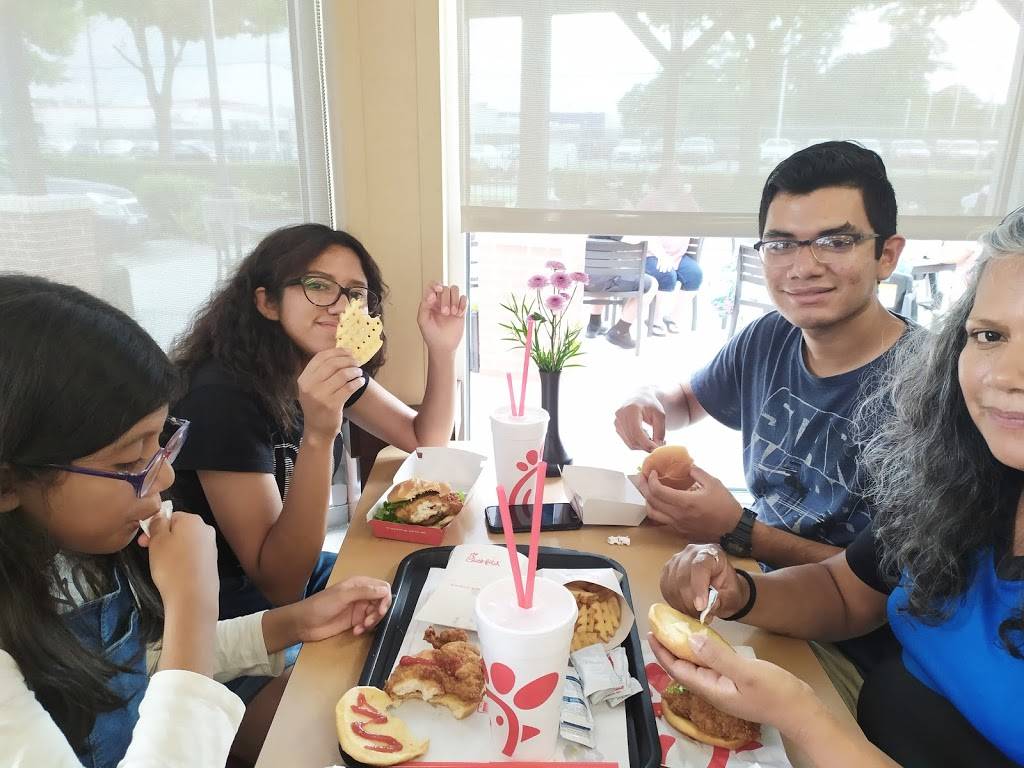 Chick-fil-A | restaurant | 7007 Bertner Ave Administrative Support Building, Houston, TX 77030, USA | 7137922688 OR +1 713-792-2688