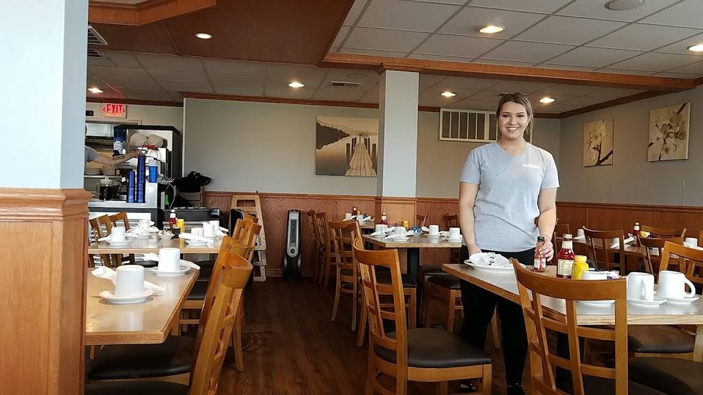 Carlock Family Restaurant | restaurant | 304 E Washington Rd, Carlock, IL 61725, USA | 3093764018 OR +1 309-376-4018