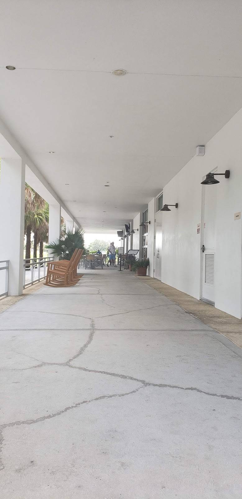 Broadwells | restaurant | 852 Gulf Shore Blvd N, Naples, FL 34102, USA | 2394354347 OR +1 239-435-4347