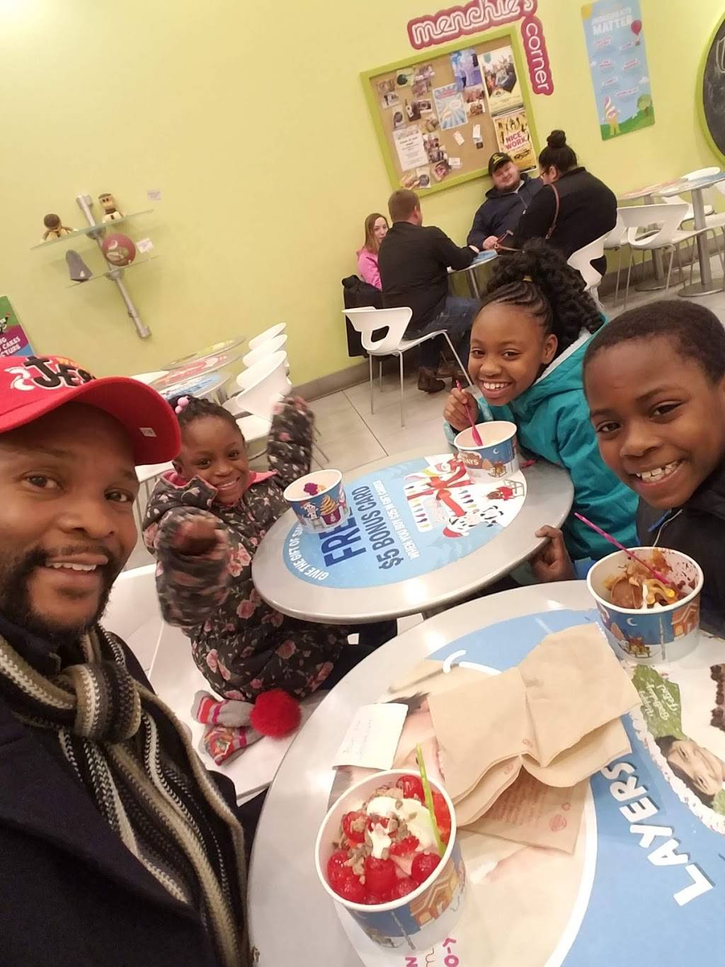 Menchies Frozen Yogurt | bakery | 2105 Ingersoll Ave, Des Moines, IA 50312, USA | 5152883410 OR +1 515-288-3410