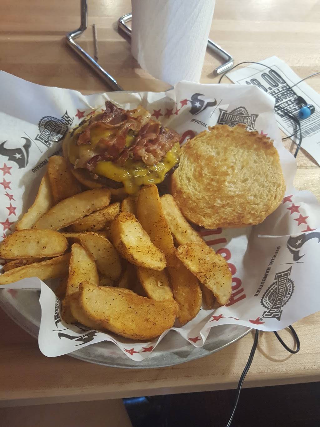 Fuddruckers | restaurant | 2040 NASA Road 1, Houston, TX 77058, USA | 2813331598 OR +1 281-333-1598
