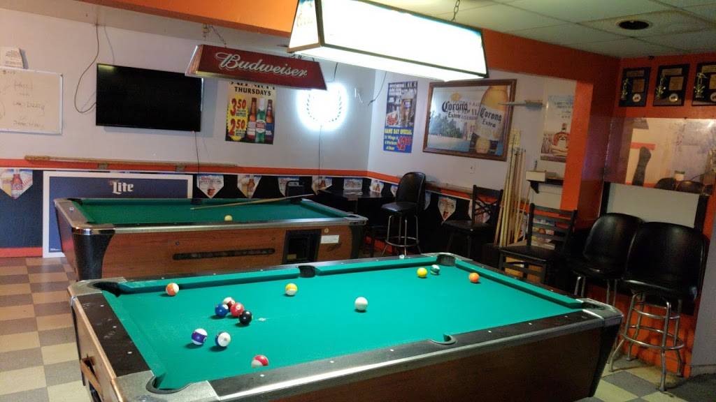 The CORNER LOUNGE | restaurant | 105 Crain Hwy, Upper Marlboro, MD 20774, USA | 3012493841 OR +1 301-249-3841