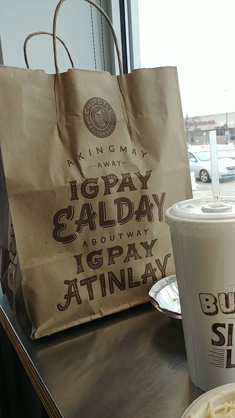 Chipotle Mexican Grill | restaurant | 3232 S 27th St, Milwaukee, WI 53215, USA | 4143891380 OR +1 414-389-1380