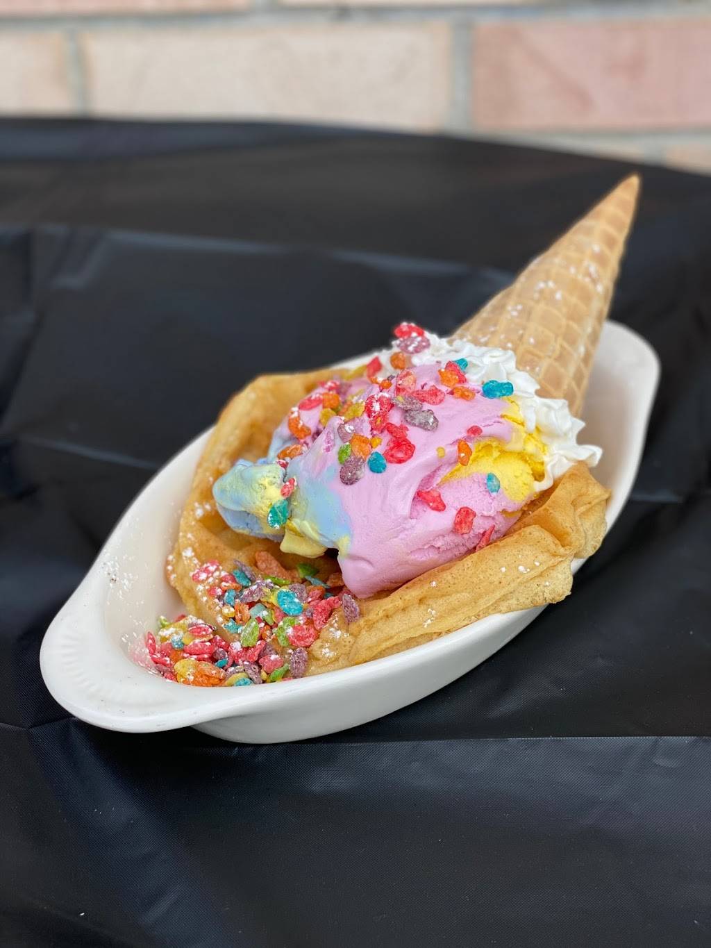 Dearborn’s Desserts & Eats | restaurant | 13736 Michigan Ave, Dearborn, MI 48126, USA | 2484448703 OR +1 248-444-8703