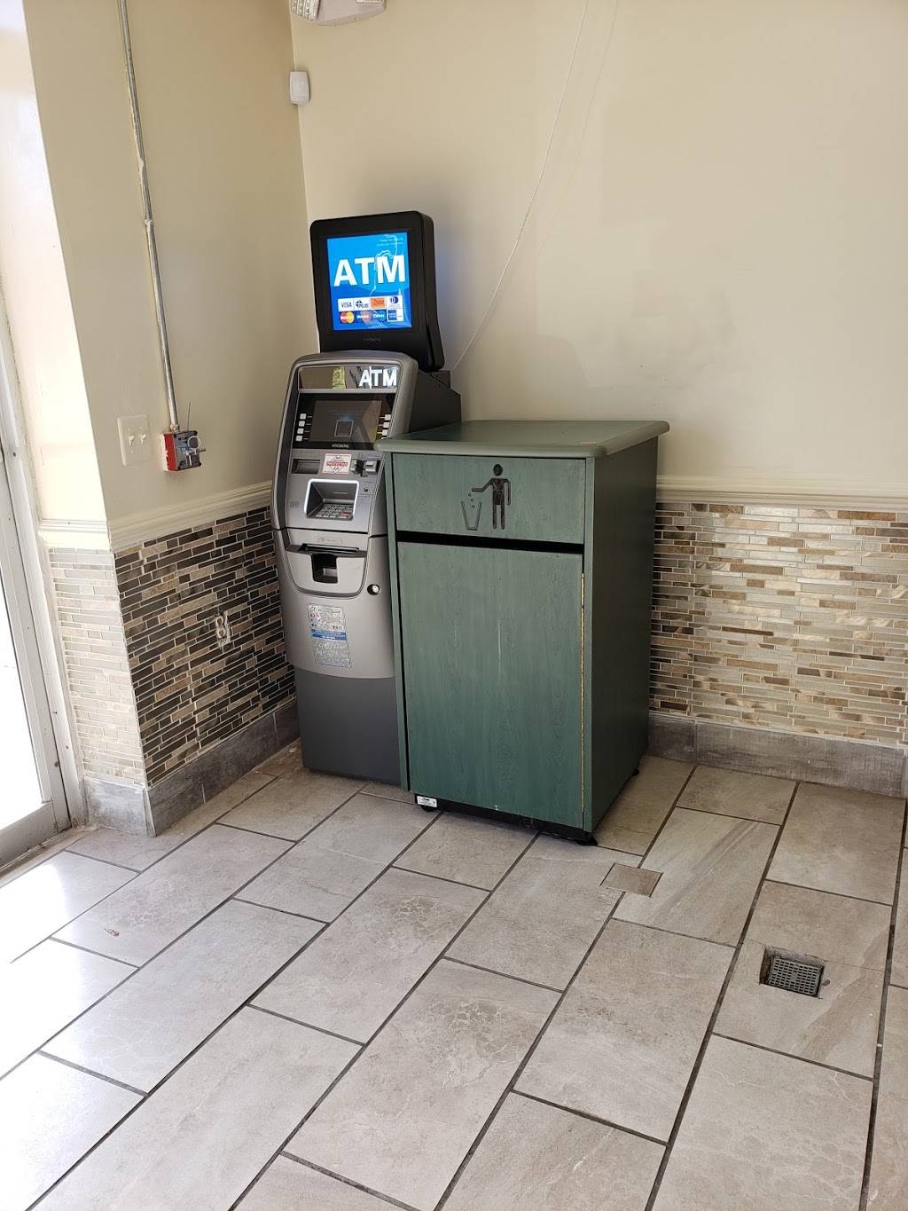 Crown Fried Chicken | restaurant | 62 Colony Rd, Newport News, VA 23602, USA | 7575272779 OR +1 757-527-2779