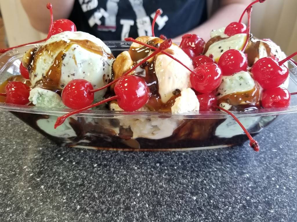 Braums Ice Cream & Burger Restaurant | restaurant | 529 S Interstate 35, Denton, TX 76205, USA | 9405911992 OR +1 940-591-1992