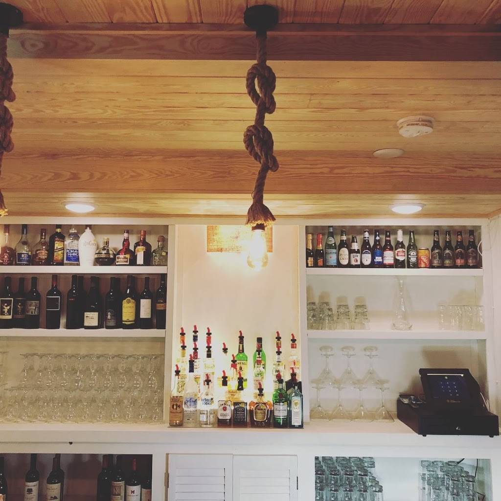 Parrotts On Eleventh | restaurant | 105 S 11th St, Morehead City, NC 28557, USA | 2527730532 OR +1 252-773-0532