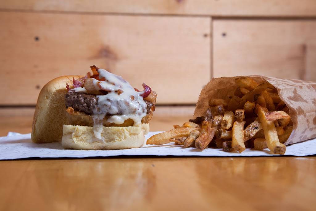 Bellas Burger Shack | restaurant | 52 S Finley Ave # 5C, Basking Ridge, NJ 07920, USA | 9083404545 OR +1 908-340-4545