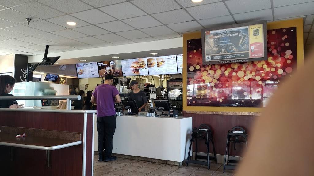 McDonalds | cafe | 1011 E W 17th St, Santa Ana, CA 92706, USA | 7146671164 OR +1 714-667-1164