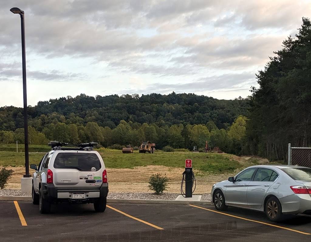 Wendys | restaurant | 30 Pointe Place, Hurricane, WV 25526, USA | 6812357008 OR +1 681-235-7008