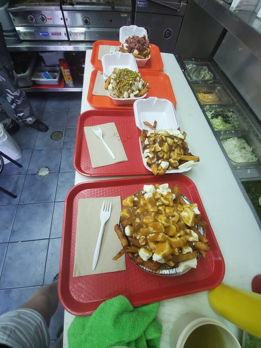 Le poutinault | restaurant | 270b Boulevard Thibeau, Trois-Rivières, QC G8T 6Y4, Canada | 8199094433 OR +1 819-909-4433