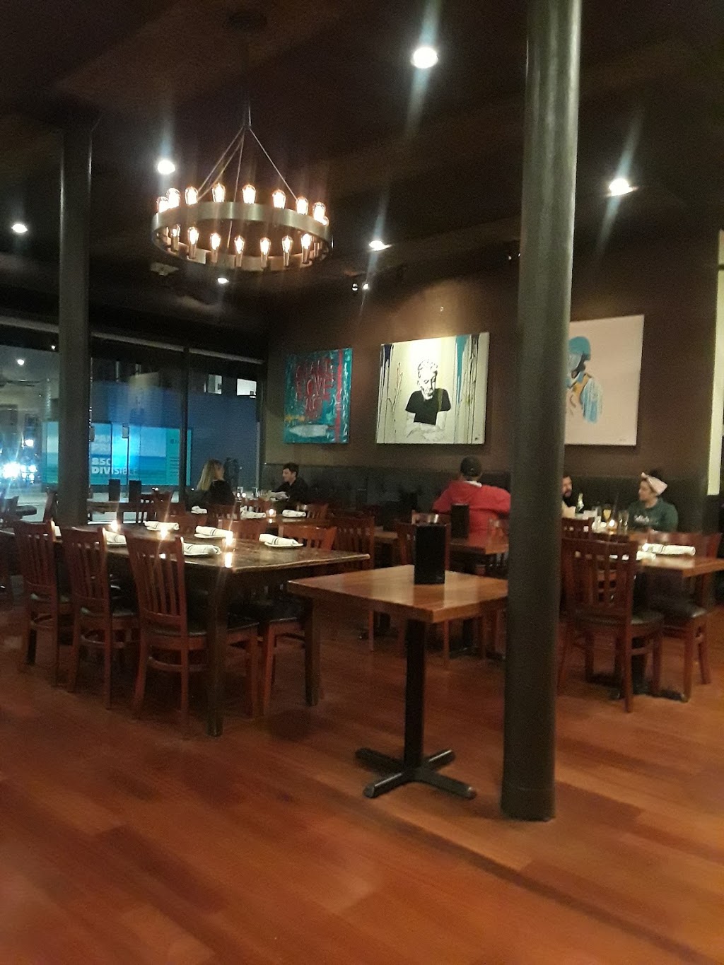 Hutch American Bistro | restaurant | 3301 N Clark St, Chicago, IL 60657, USA | 7732481155 OR +1 773-248-1155