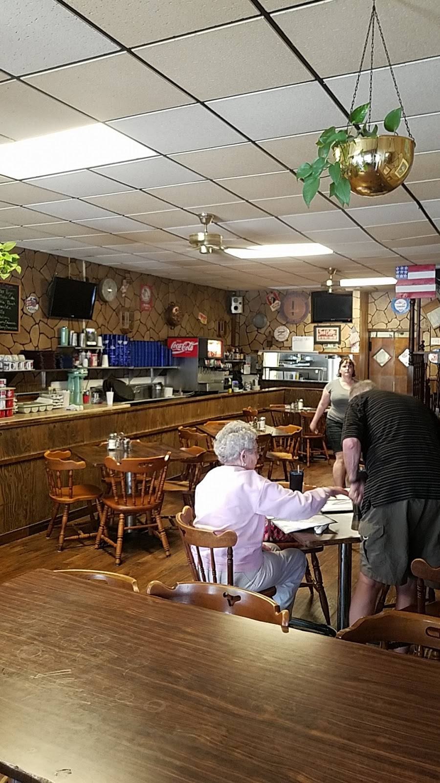 Lynns LLC | restaurant | 170 N Chippewa St, Roann, IN 46974, USA | 7658335191 OR +1 765-833-5191